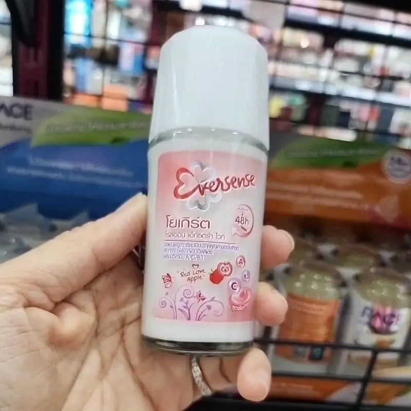 Eversense Yogurt Roll On Apple 45ml Hand Holding Product