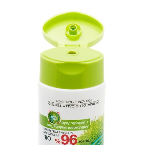 Garnier Matcha DeTox Foam top cap open displaying dispenser design