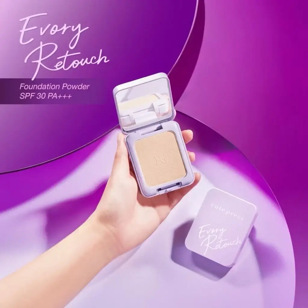 Hand holding open Cute Press Evory Retouch oil control foundation powder compact