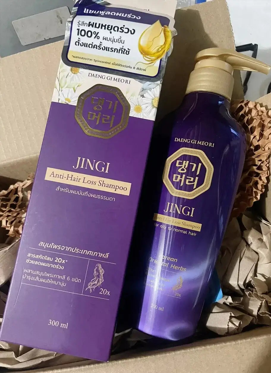 Daeng Gi Meori Jingi Shampoo 300ml Pump Bottle with Retail Box Lifestyle Image