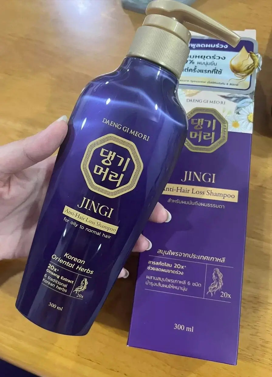 Daeng Gi Meori Jingi Shampoo Korean Herbal Hair Care Product Packaging Display