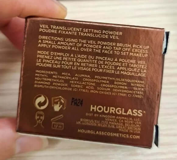 Hourglass Veil Setting Powder back of box displaying usage directions and full ingredient list.