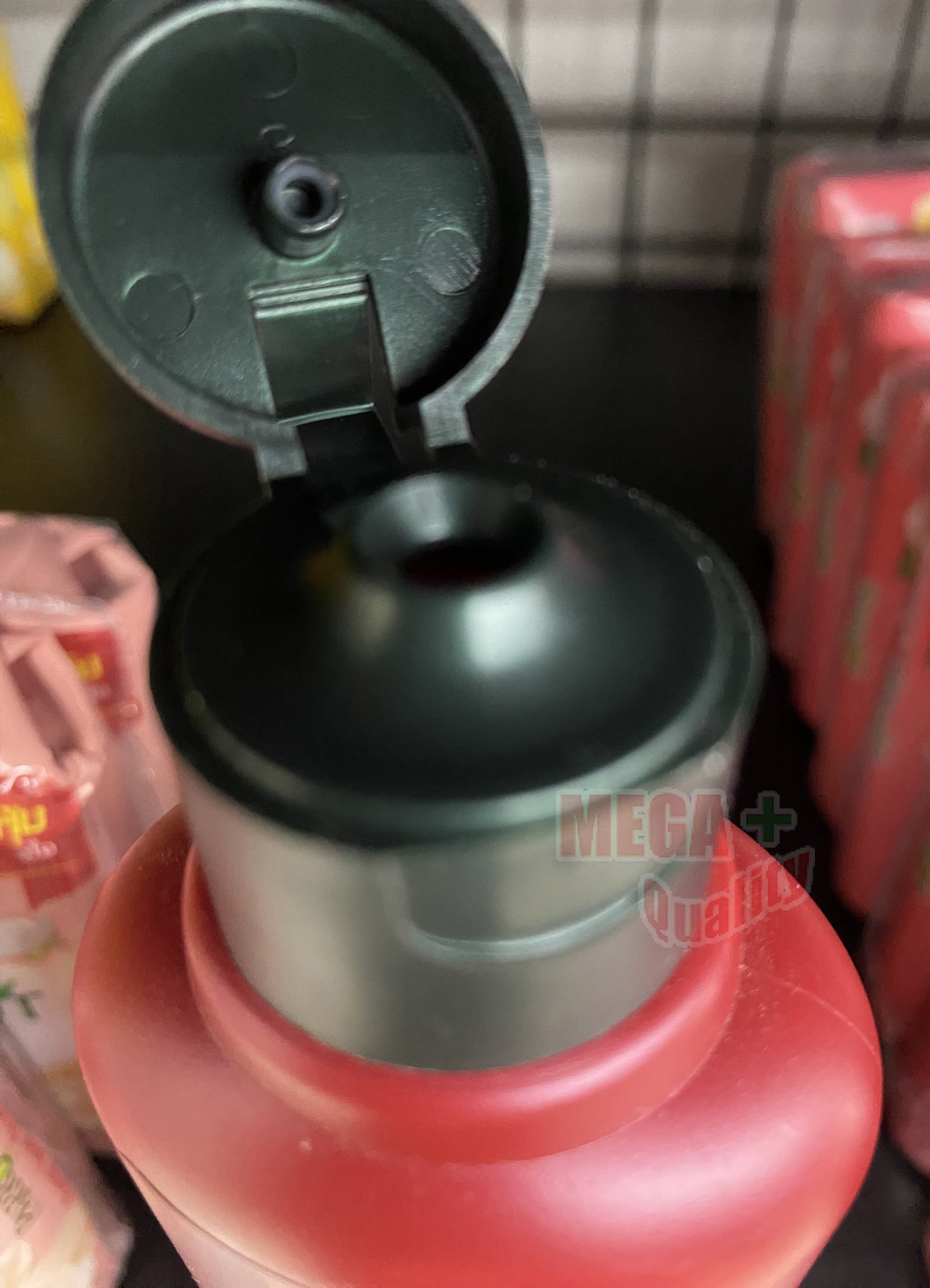 Kokliang Long Hair Herbal Shampoo flip top cap bottle opening detail
