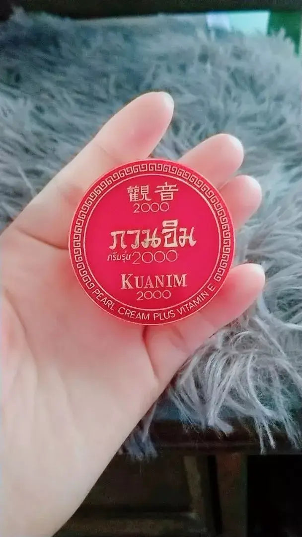 Kuan Im Pearl Cream Model 2000 cream texture sample on hand