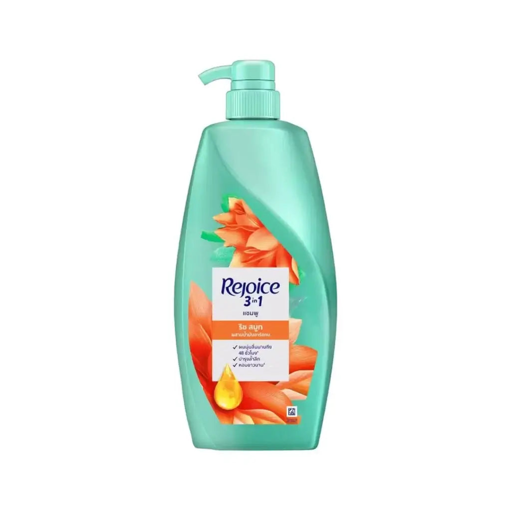 A front view of a large pump bottle of Rejoice Rich Smooth Shampoo 525ml, highlighting the main label.
