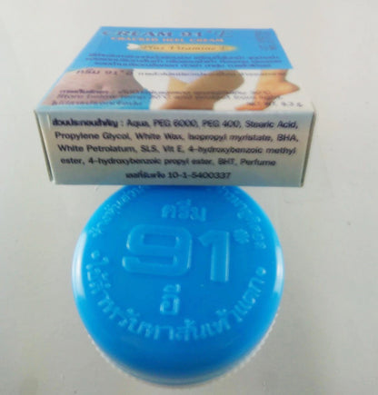 Cream 91 E Cracked Heel blue jar with box top view
