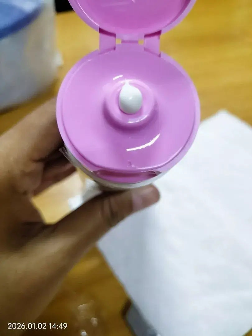 Yanhee Beauty Breast Cream Top Cap and Tube Design Close Up