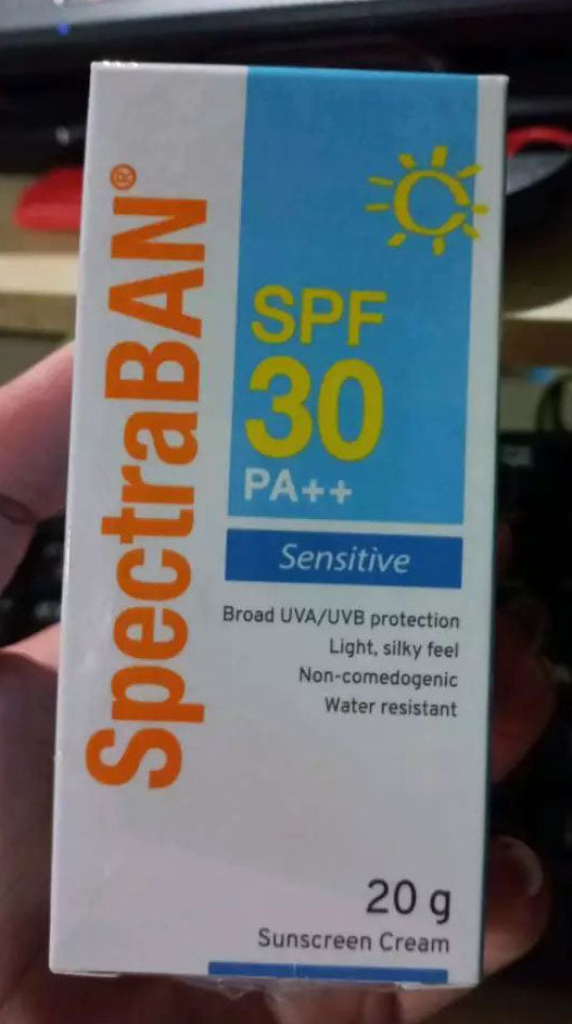 SpectraBAN Sensitive Sunscreen Cream SPF30 PA++ packaging with 20g for broad UVA/UVB protection.