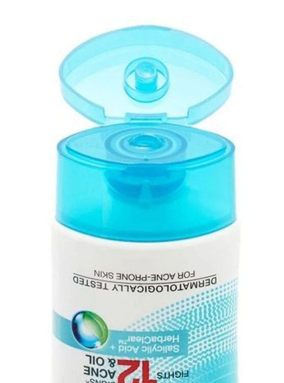 Garnier Pure Active foam texture creamy cleanser close up