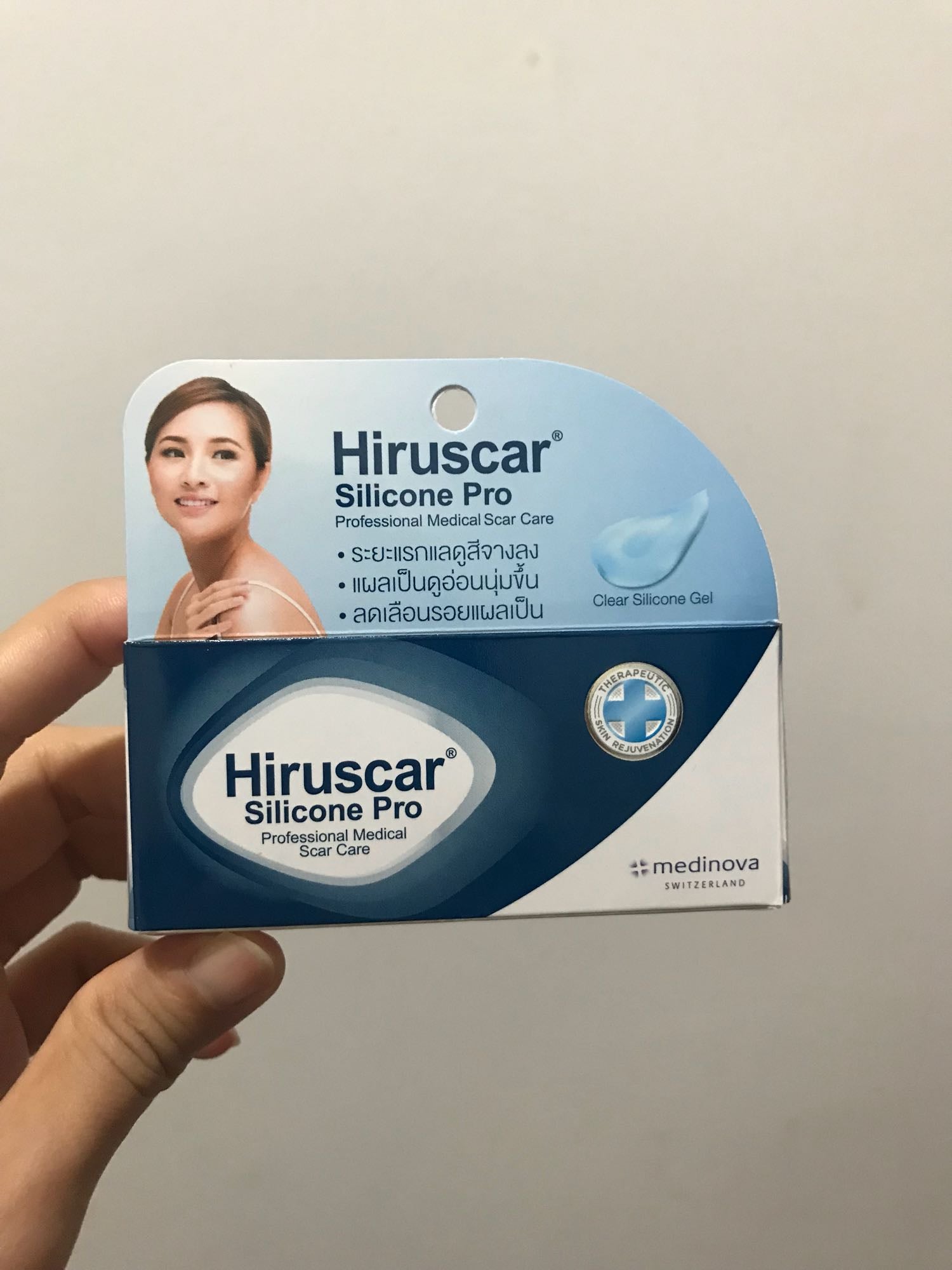 Hiruscar Silicone Pro Gel box and tube held in hand for size reference