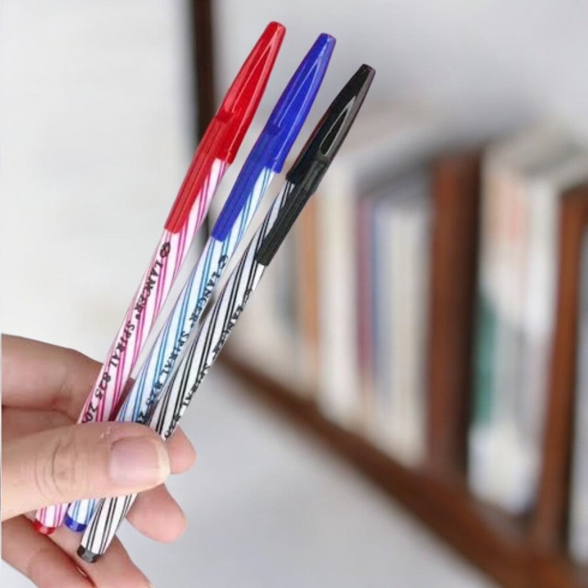 Lancer Spiral Ballpoint Pens smooth writing 0.5mm pen held in hand