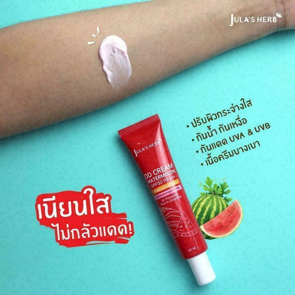 Jula Herb DD Cream Watermelon applied on skin to show creamy texture and brightening effect  5️⃣ ภาพหลอดสินค้าถ่ายใกล้ชิดในมือ