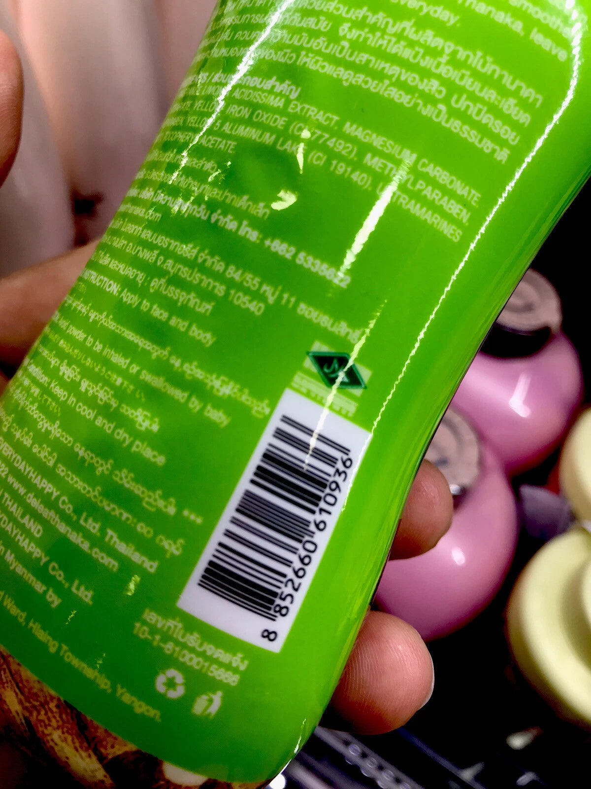 De Leaf Thanaka Talcum Powder back label with ingredients and barcode