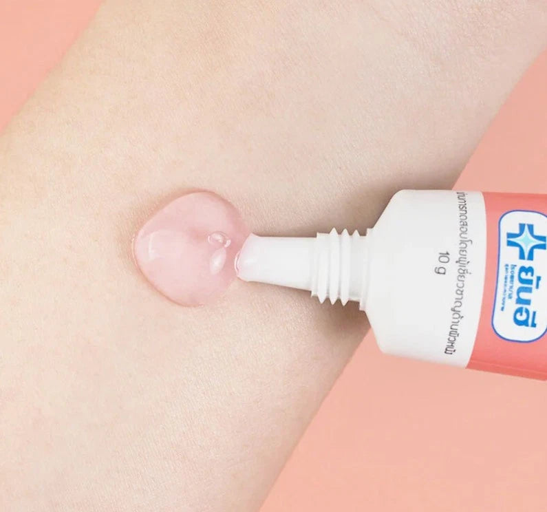 Yanhee Pink Gel texture applied on skin showing soft pink gel consistency and smooth absorption