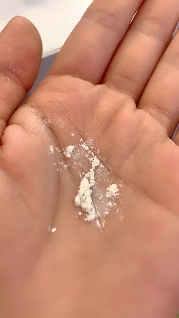 Sasi Acne Sol Loose Powder powder texture on hand