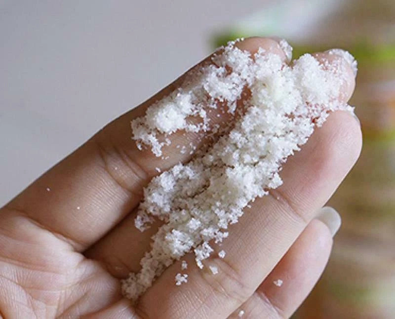 A Bonne Spa Milk Salt scrub applied on hand with salt crystals
