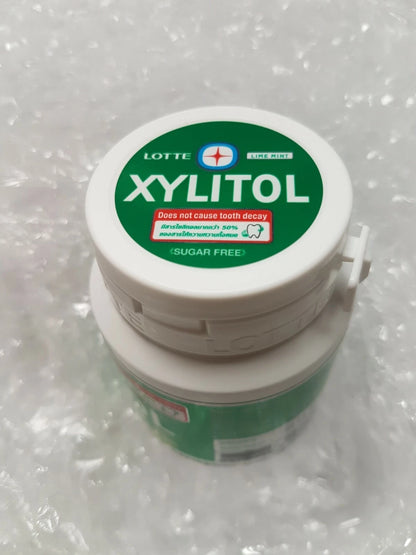 LOTTE Xylitol Sugar Free Chewing Gum Lime Mint 52.2g top view lid
