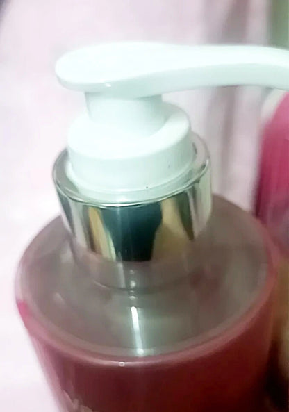 Vaseline Luminous Glow Body Wash bottle with pump design showcasing serum body wash for radiant skin.