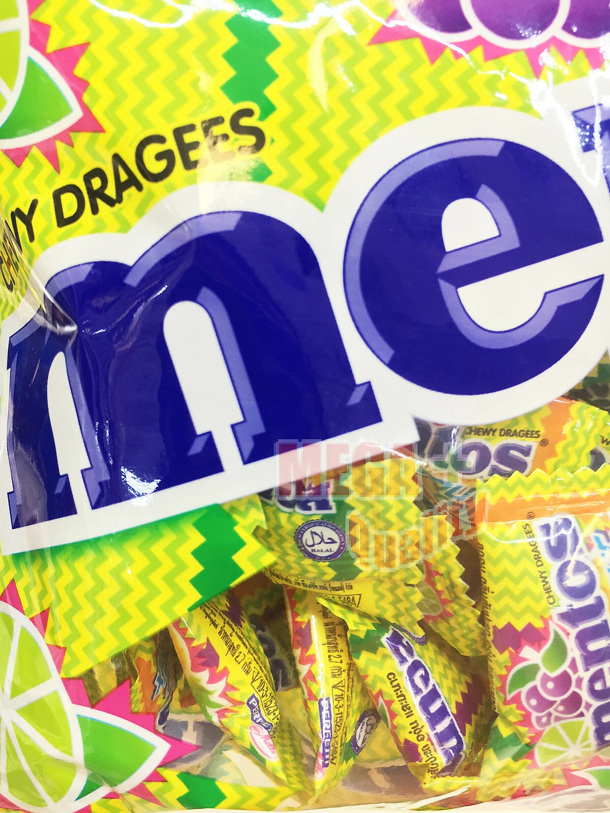 Zoomed view of Mentos Sour Mix Chewy Dragees 270g highlighting the Mentos logo