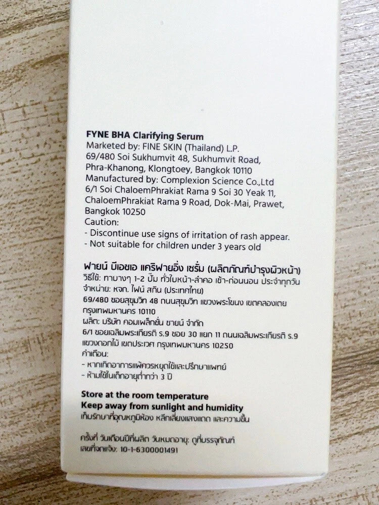 Close-up of FYNE BHA Clarifying Serum manufacturing and expiration information on the box
