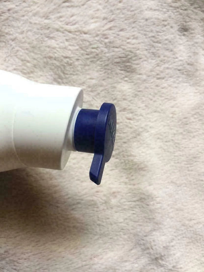 NIVEA Extra Bright Body Lotion 550ml pump top with blue cap for easy dispensing.