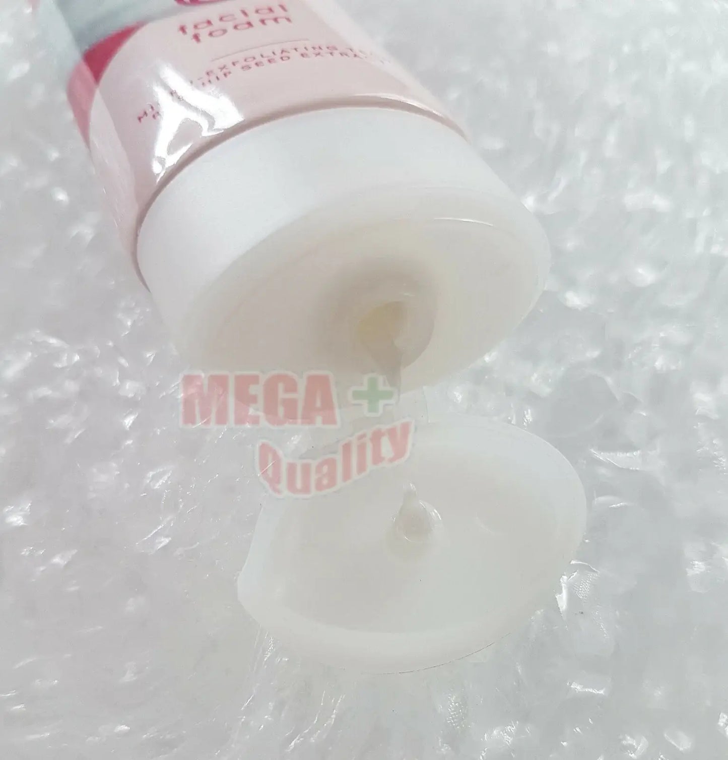 Ponds Bright Miracle Foam Ultimate Clarity Pinkish Glow Face Cleanser showing dispenser cap and product texture.