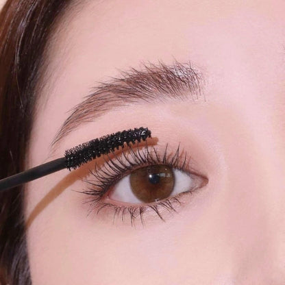 Sivanna Super Model Mascara application on eyelashes close up