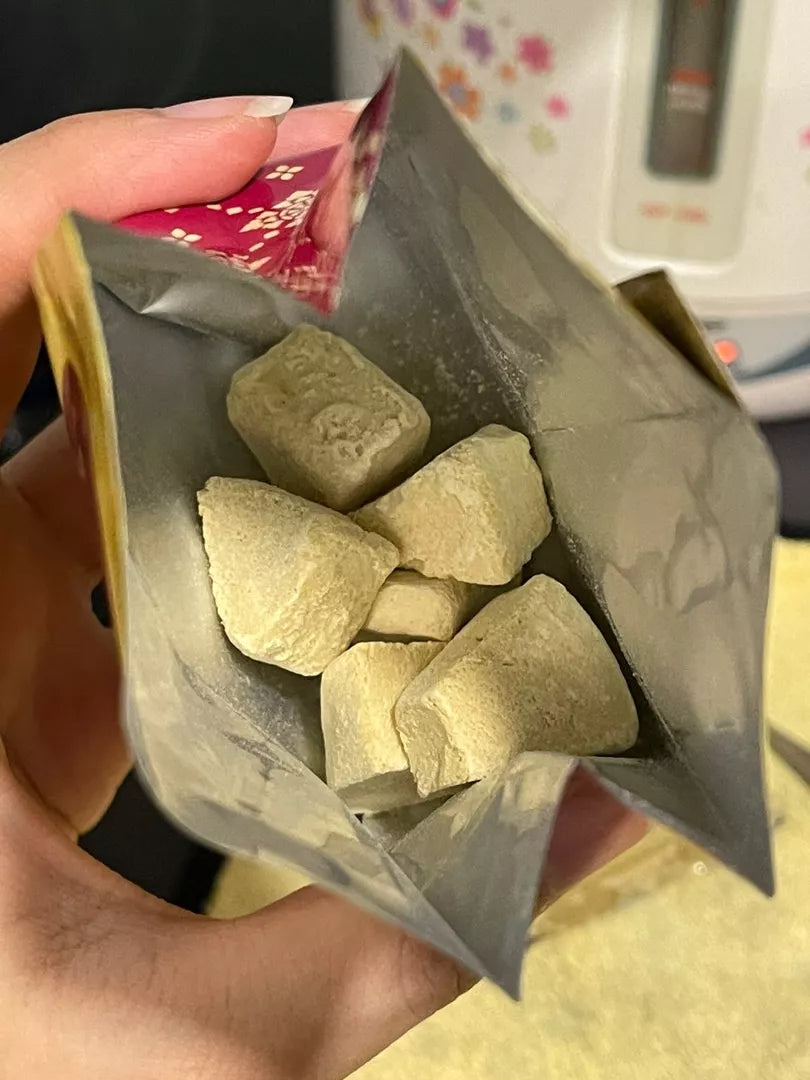 Sriwanna Freeze Dried Durian crispy Monthong durian chunks close up natural texture