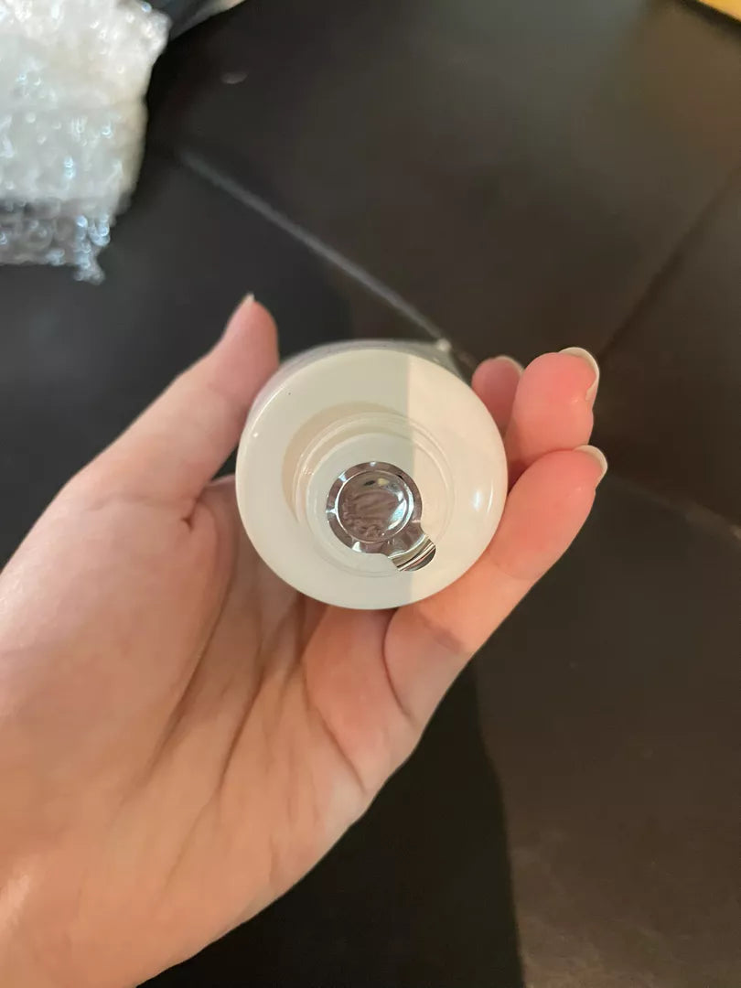 Neutrogena Deep Clean Foam cleanser cap and tube bottom close up