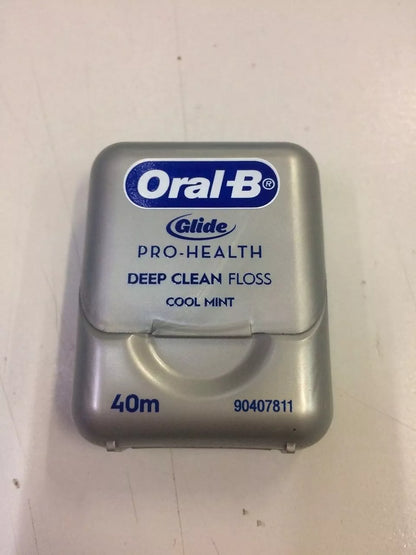 Oral-B Glide Floss deep clean cool mint product close up front view