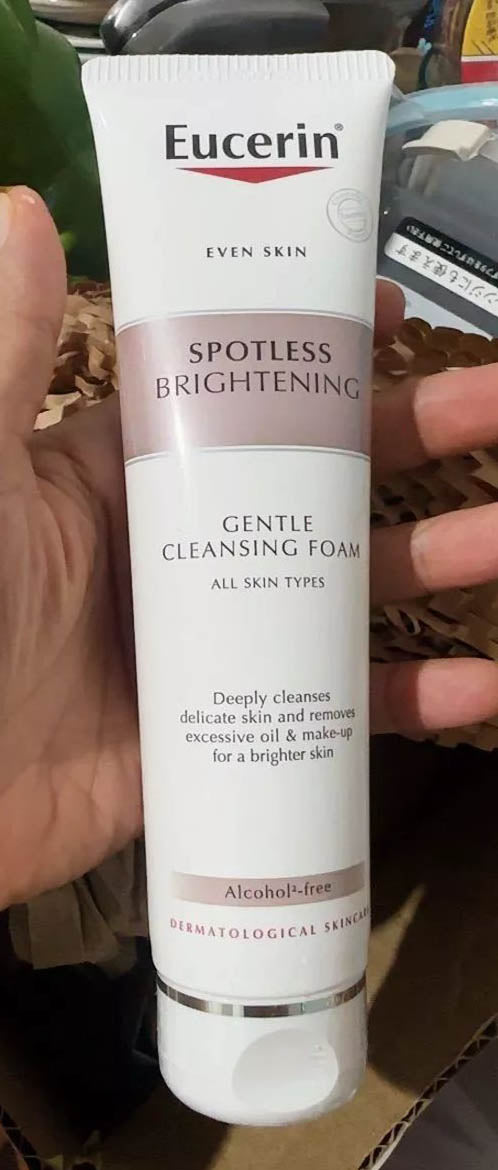 Eucerin Spotless Cleanser Brightening Gentle Cleansing Foam Tube Close Up