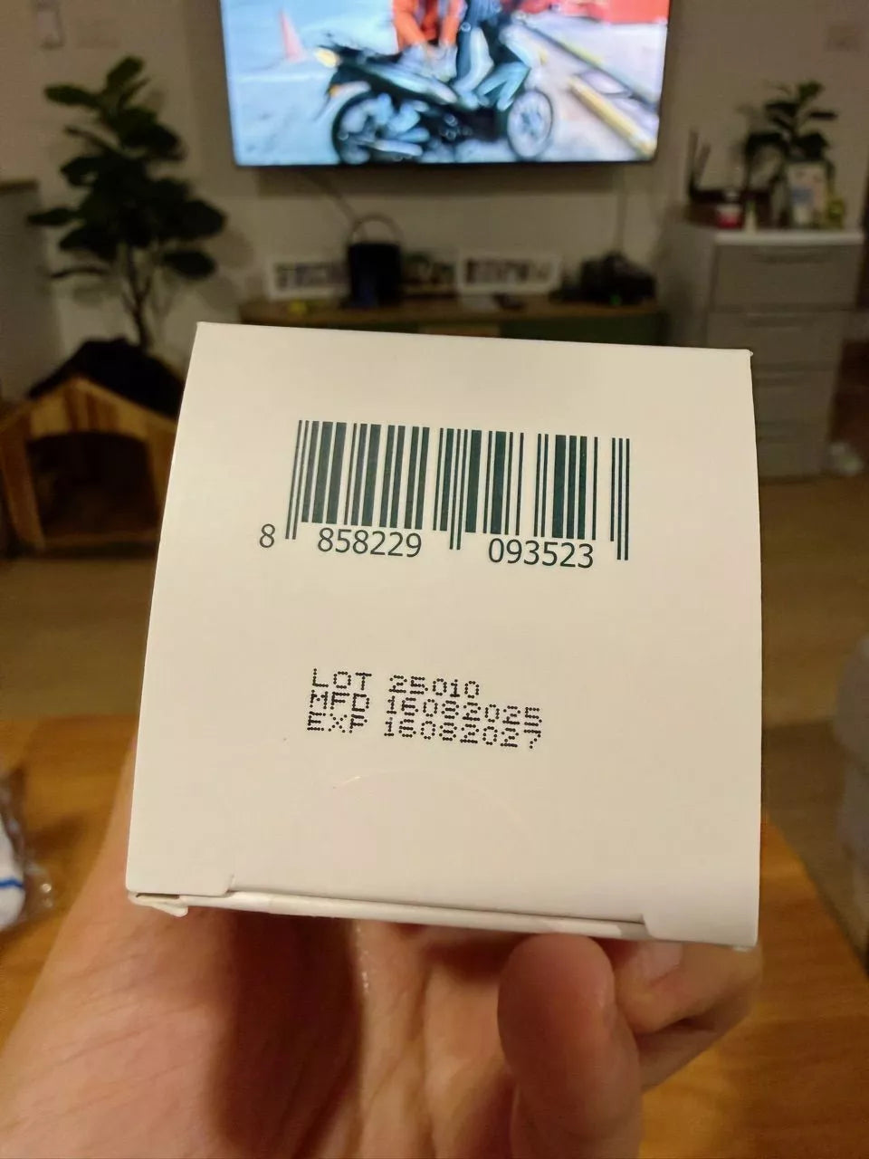 INGU Retinol Serum Shot packaging showing lot number, manufacture date, and expiration date.