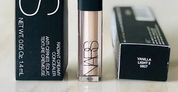 NARS Radiant Creamy Concealer Custard Vanilla 1.4 ml mini travel size product packaging and applicator.
